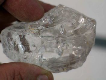 crystal-quartz-rough-regular-quality-AA-quality-3